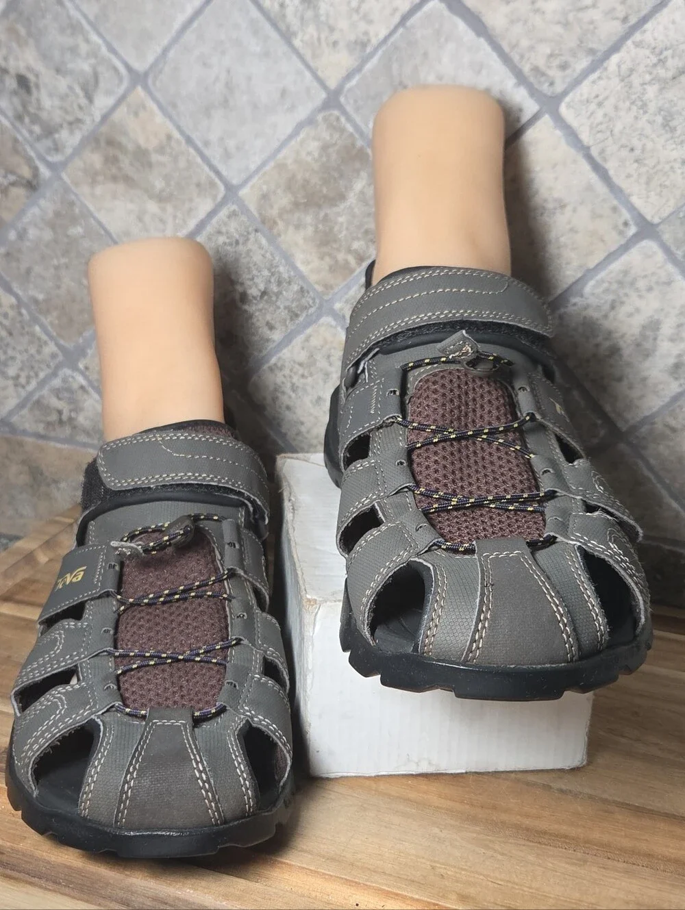 Teva Forebay Men's Closed Toe Shock Pad Adjustable Hiking/ Water Sandals 10 D
